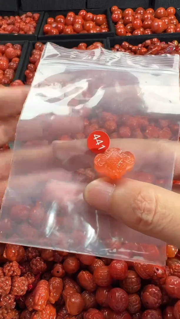 颈饰未镶嵌南红玛瑙1