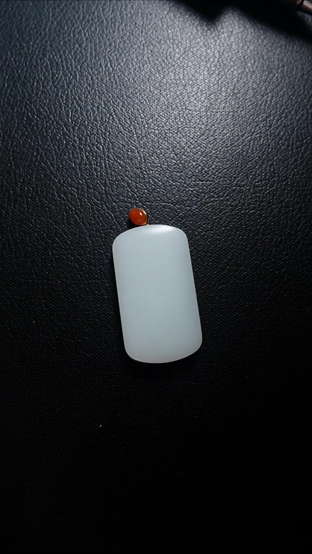 和田玉未镶嵌颈饰无事牌