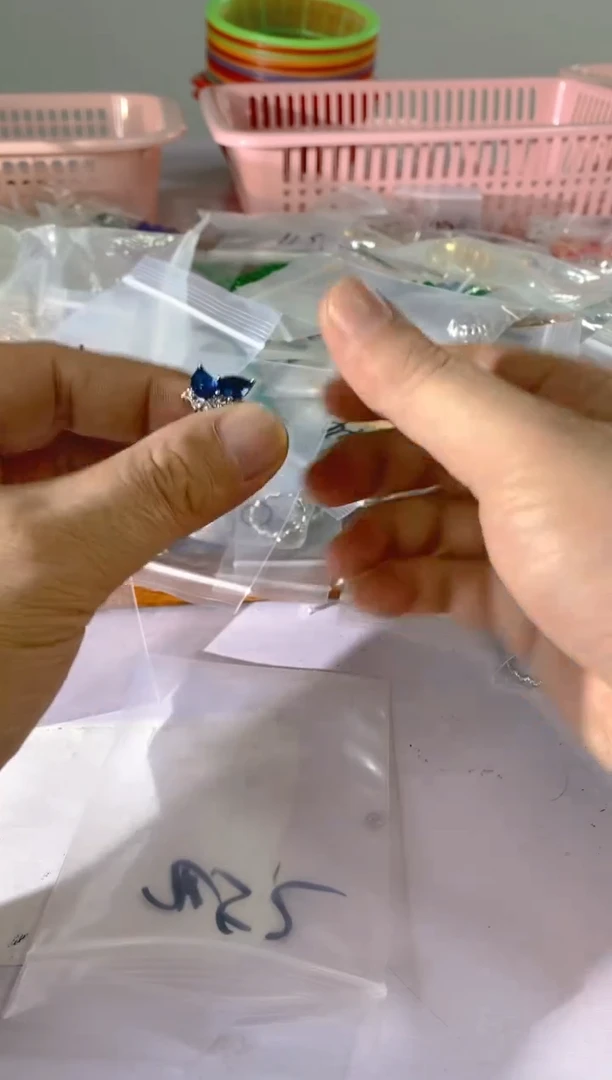 【闪购商品】水晶颈饰银S925镶嵌252红宝，蓝宝，多样性发一件赠链