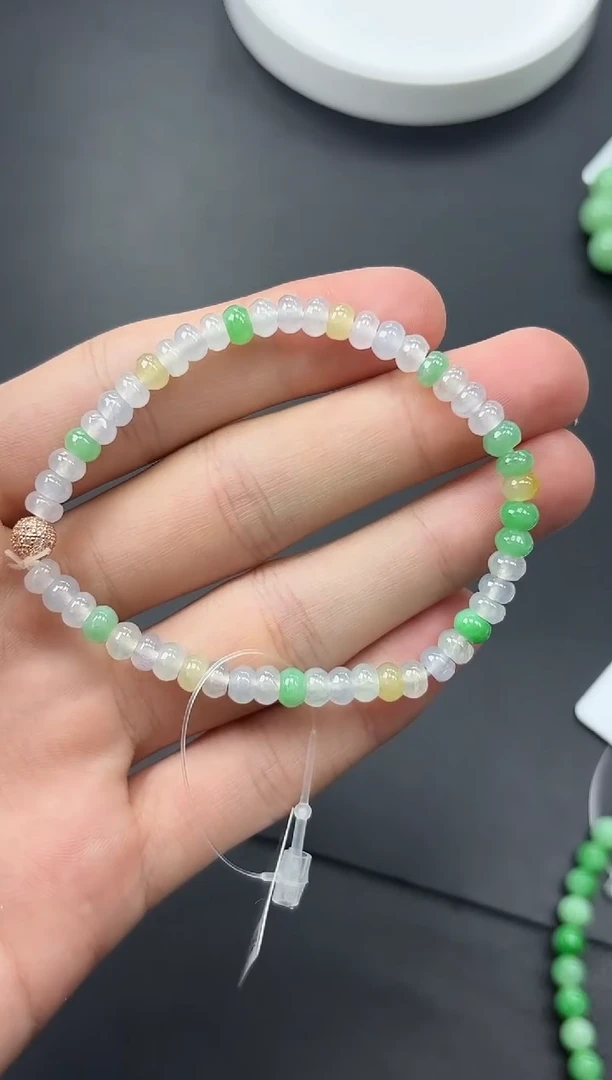 未镶嵌挂件翡翠手串