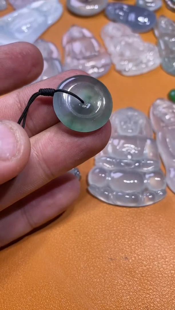 吊坠(不含链)未镶嵌翡翠扣子2800  19.6  4.5