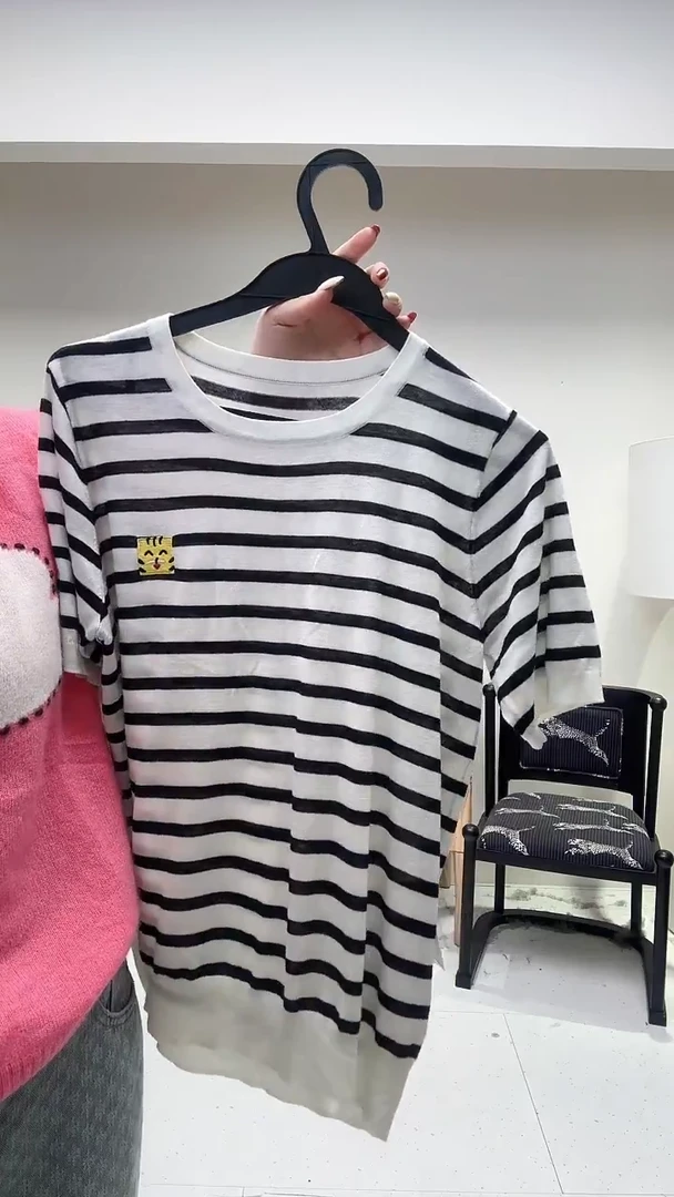 黑白条纹圆领小老虎刺绣夏款半袖