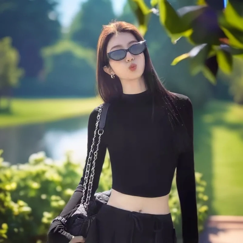 常规黑色初秋长袖t恤女秋新款短款高腰修身百搭内搭打底衫纯棉上