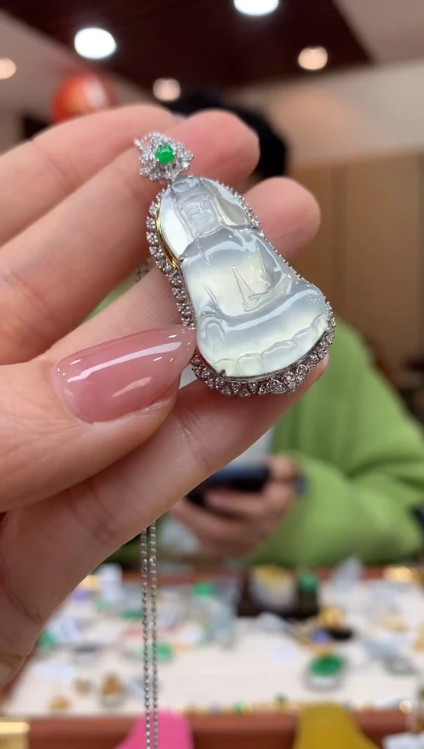 吊坠(不含链)18K金镶嵌翡翠成*观音