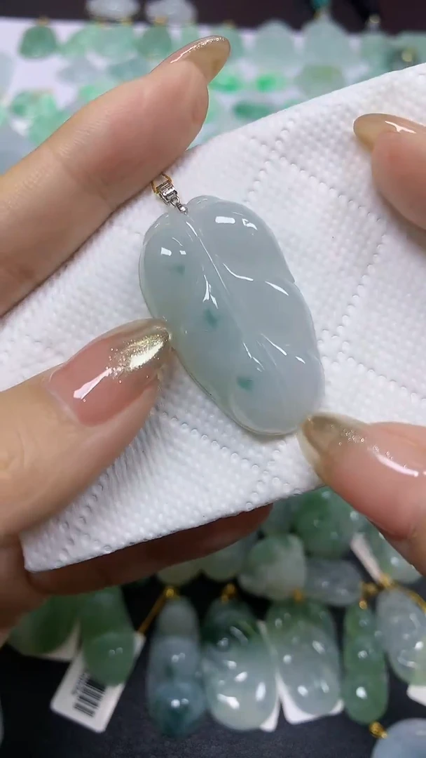 颈饰18K金镶嵌翡翠天然翡翠A货