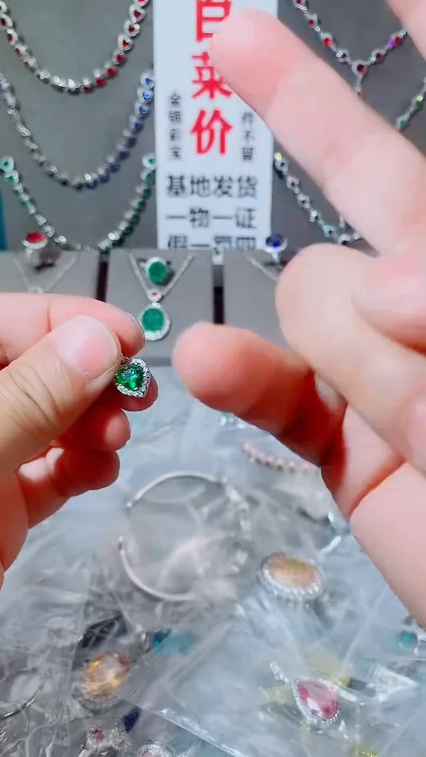 未镶嵌颈饰祖母绿祖母绿102