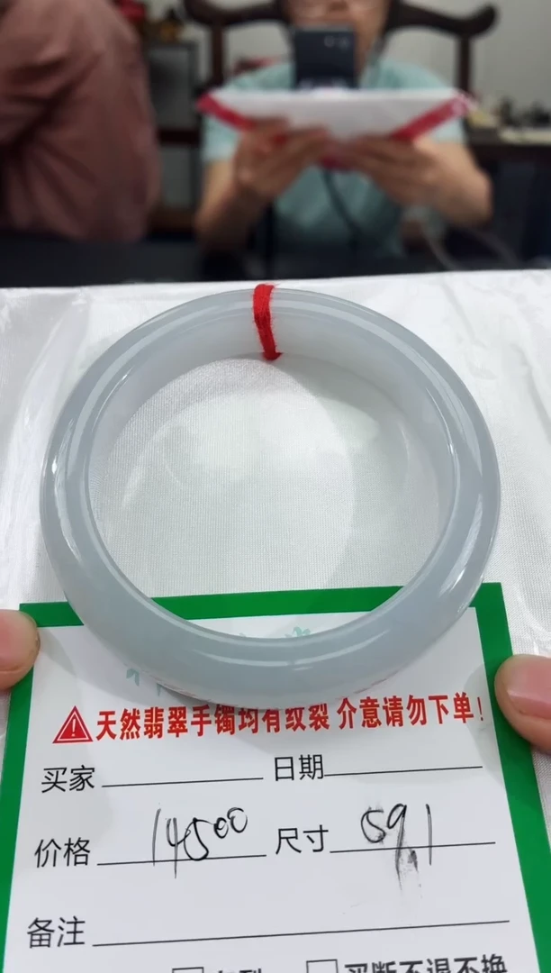 翡翠手镯未镶嵌翡翠手镯