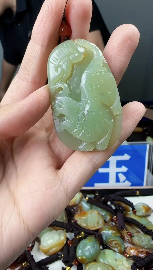 和田玉未镶嵌颈饰1