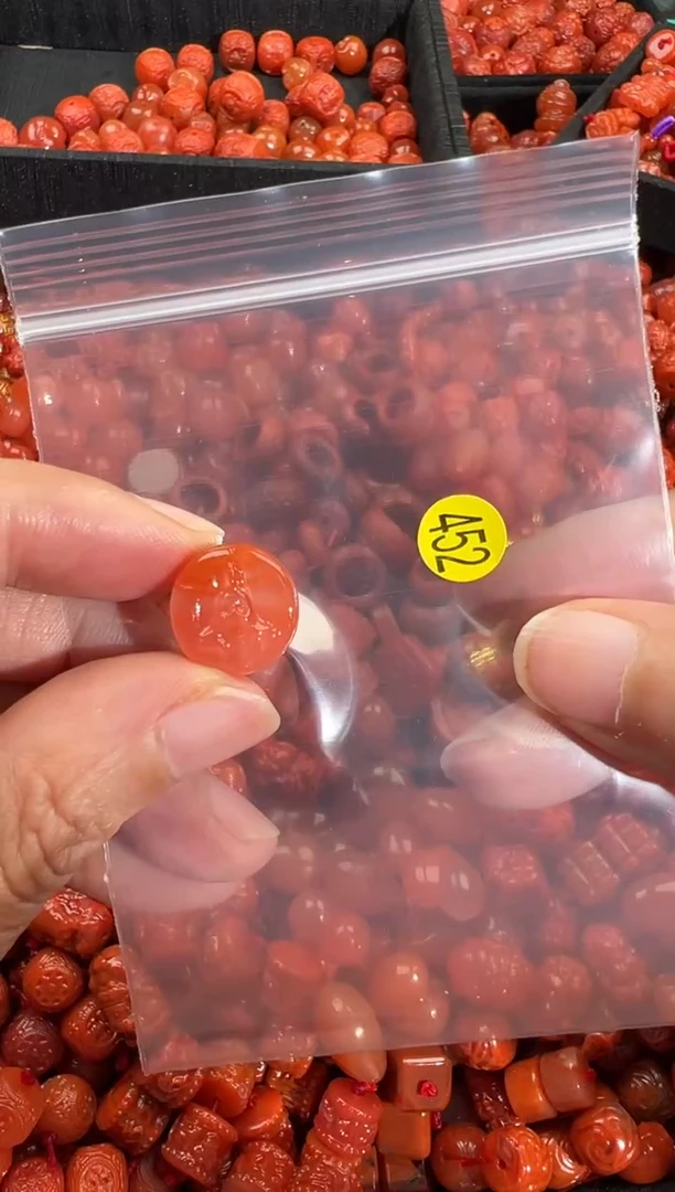 南红玛瑙未镶嵌颈饰1