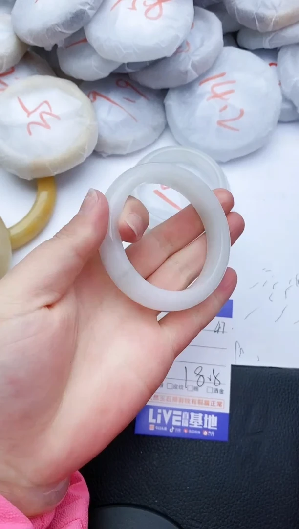 【闪购商品】石英质玉手镯未镶嵌47+52.5