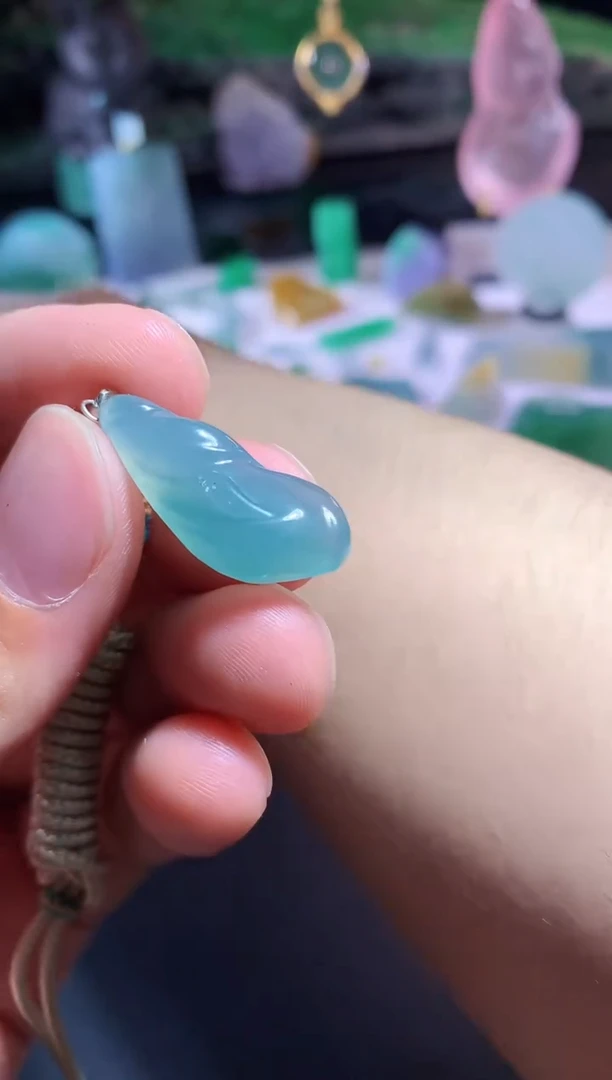 翡翠未镶嵌颈饰悟道