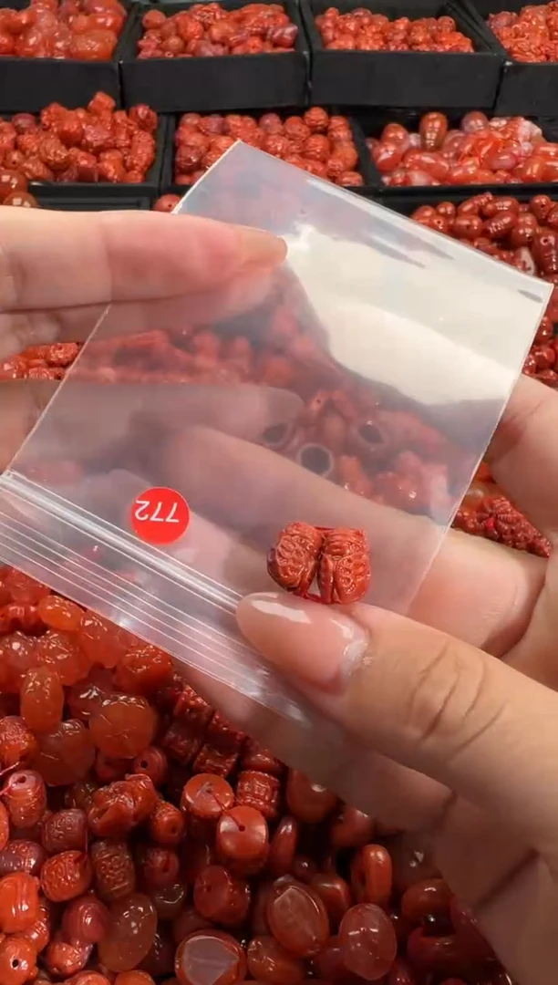 南红玛瑙未镶嵌颈饰2