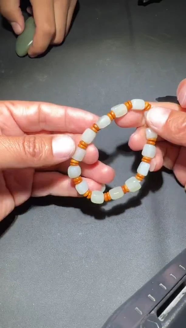 未镶嵌和田玉（糖玉）挂件和田玉