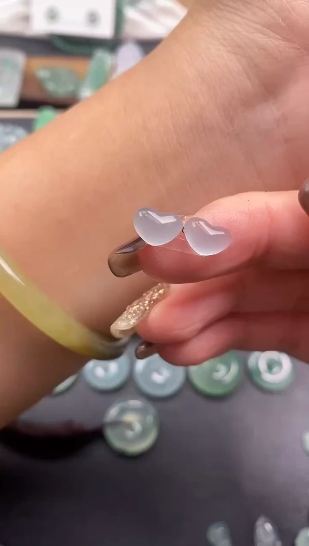 颈饰未镶嵌翡翠爱心一对