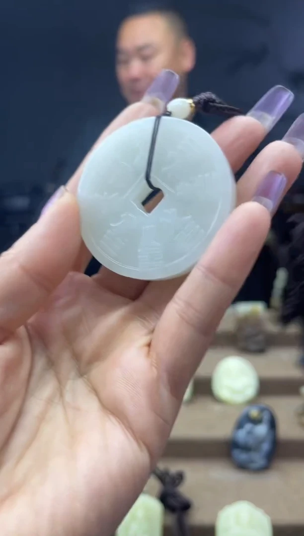 颈饰未镶嵌和田玉1