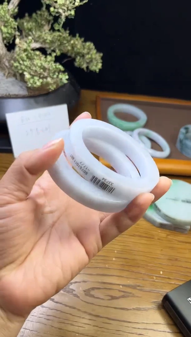 【闪购商品】定制翡翠胚未镶嵌手镯