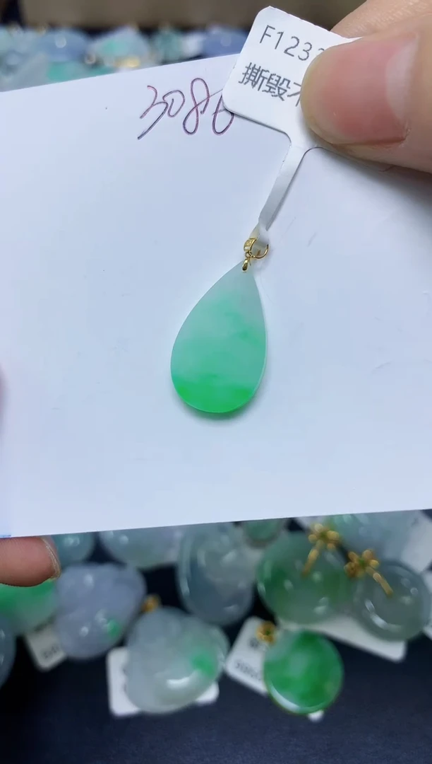 翡翠18K金镶嵌颈饰 天然缅甸翡翠A货