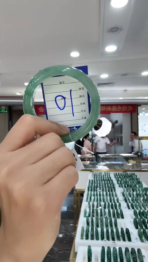 未镶嵌手镯石英质玉（非洲翠）60圈口  手镯手镯