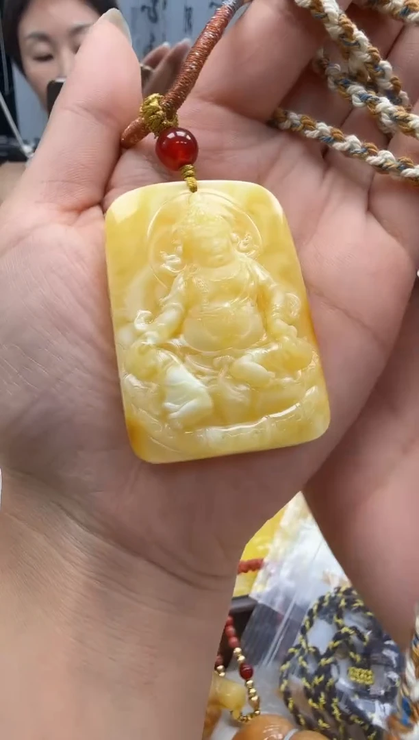 未镶嵌琥珀裸石如图