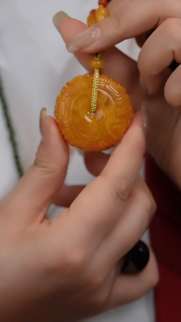 琥珀吊坠(不含链)未镶嵌雕刻平安扣吊坠送绳 克重28g