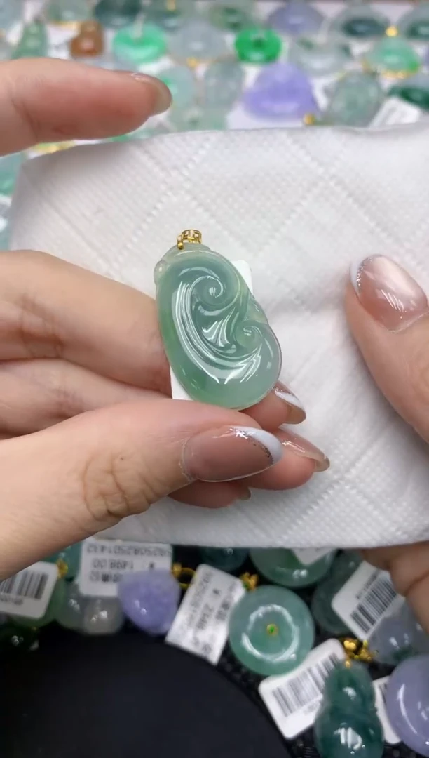 颈饰18K金镶嵌翡翠1111111