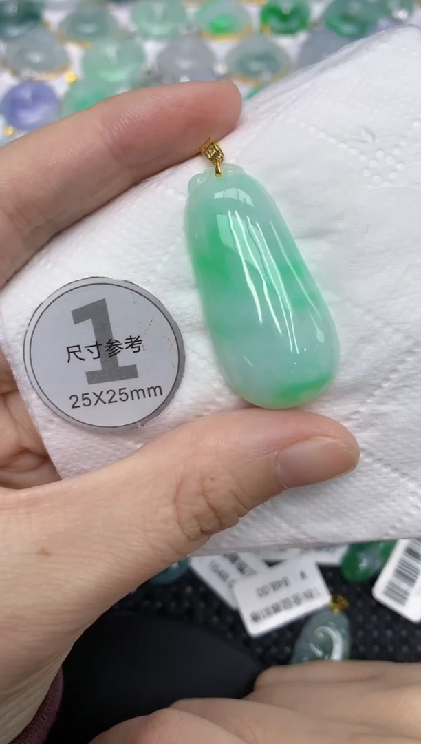 颈饰18K金镶嵌翡翠111111111111