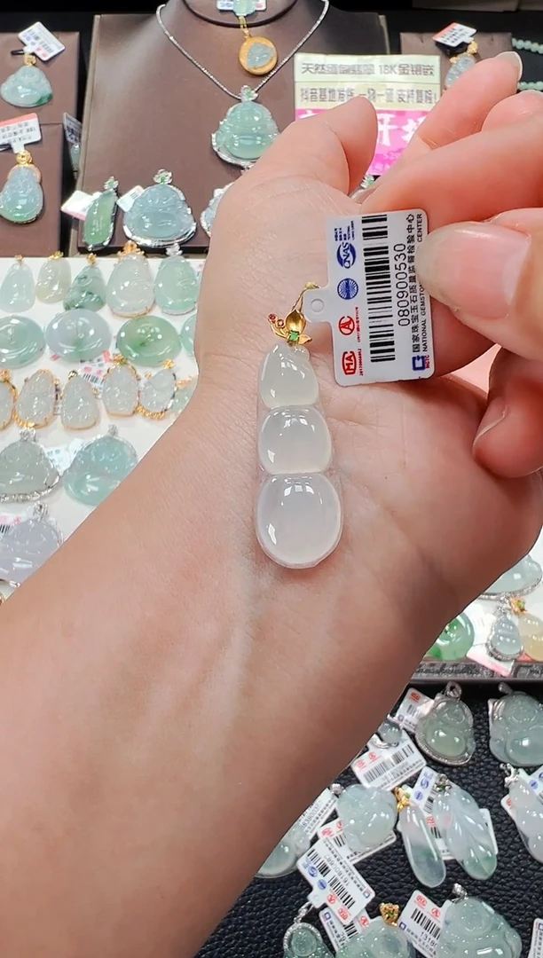 【闪购商品】翡翠吊坠(不含链)18K金镶嵌福豆吊坠530