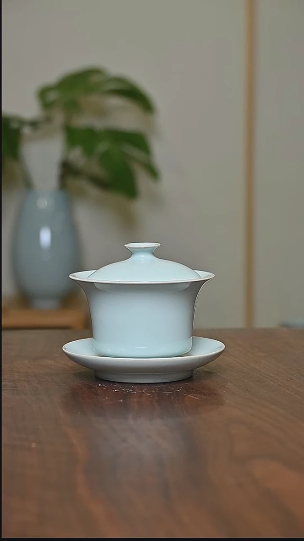 碗马蹄盖碗 天青 微瑕 朱法喜款