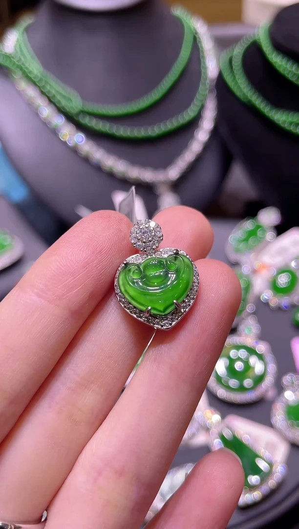 吊坠(不含链)未镶嵌翡翠天然A货翡翠