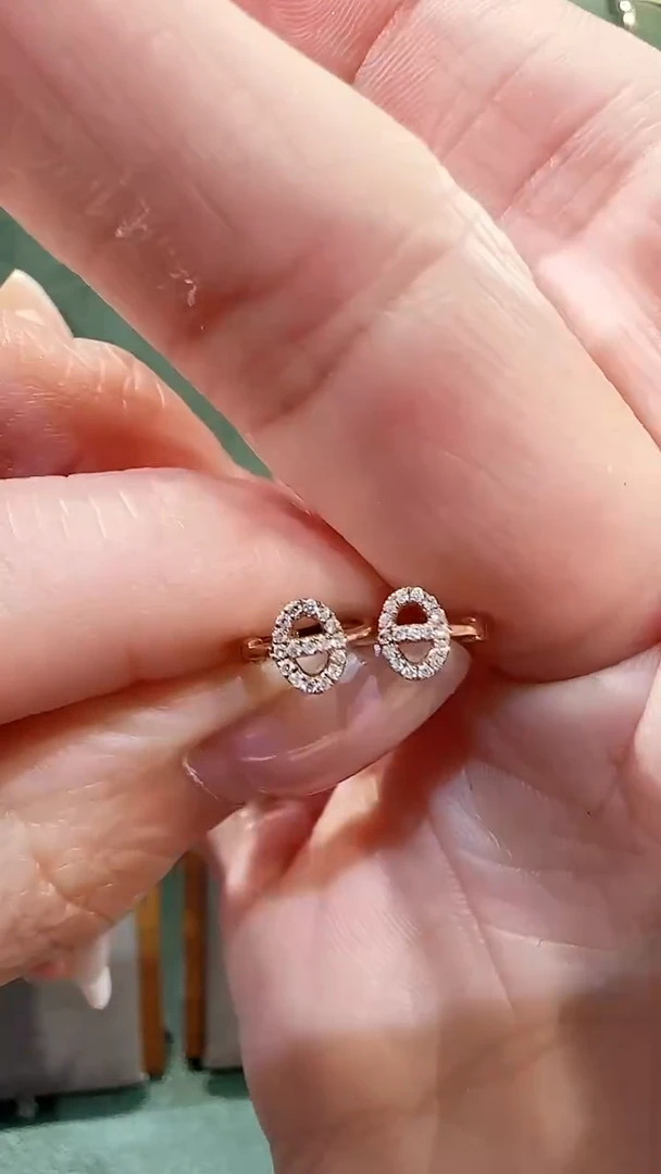 【闪购商品】钻石耳饰18K金镶嵌18K金钻石猪鼻子耳环