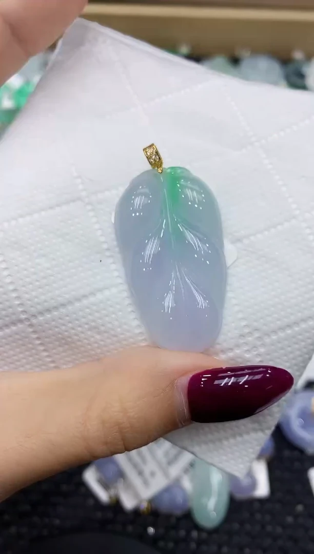翡翠18K金镶嵌颈饰111111111111