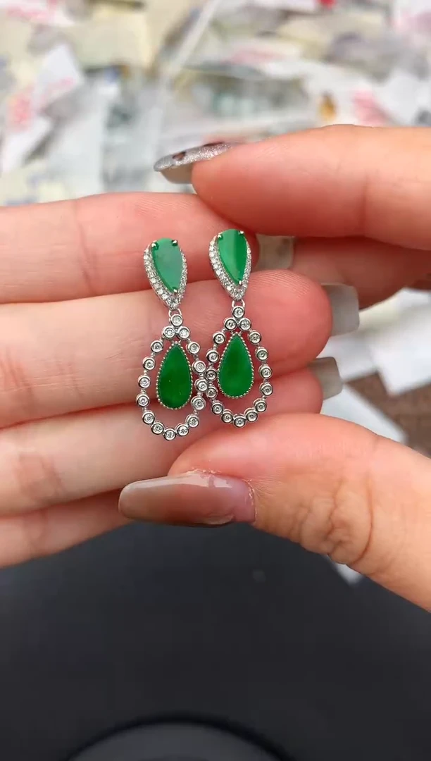 18K金镶嵌挂件翡翠—