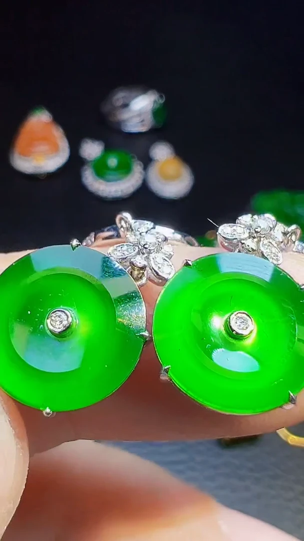 18K金镶嵌翡翠耳饰呀*翡翠