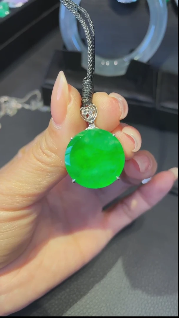 【闪购商品】翡翠颈饰18K金镶嵌吊坠