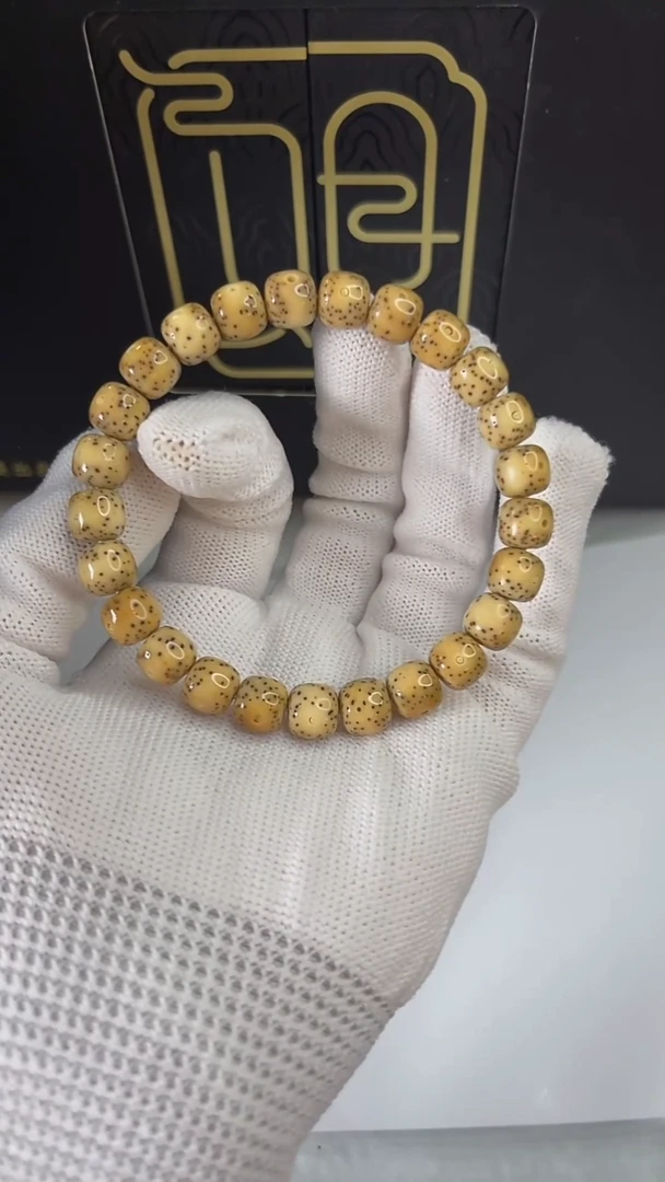 手串星月菩提小驼包9x8.d411