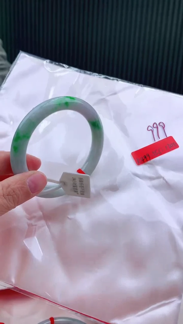 未镶嵌手镯翡翠55+