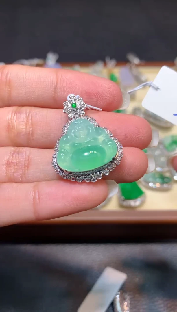 颈饰18K金镶嵌翡翠1