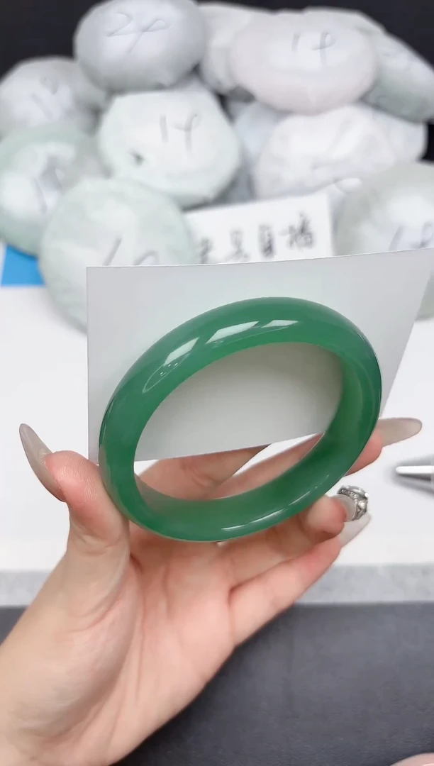 未镶嵌手镯石英质玉252-65.1