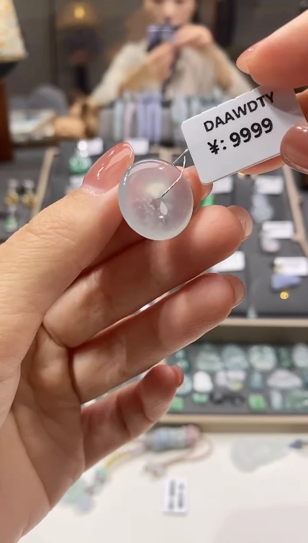 颈饰未镶嵌翡翠平安扣