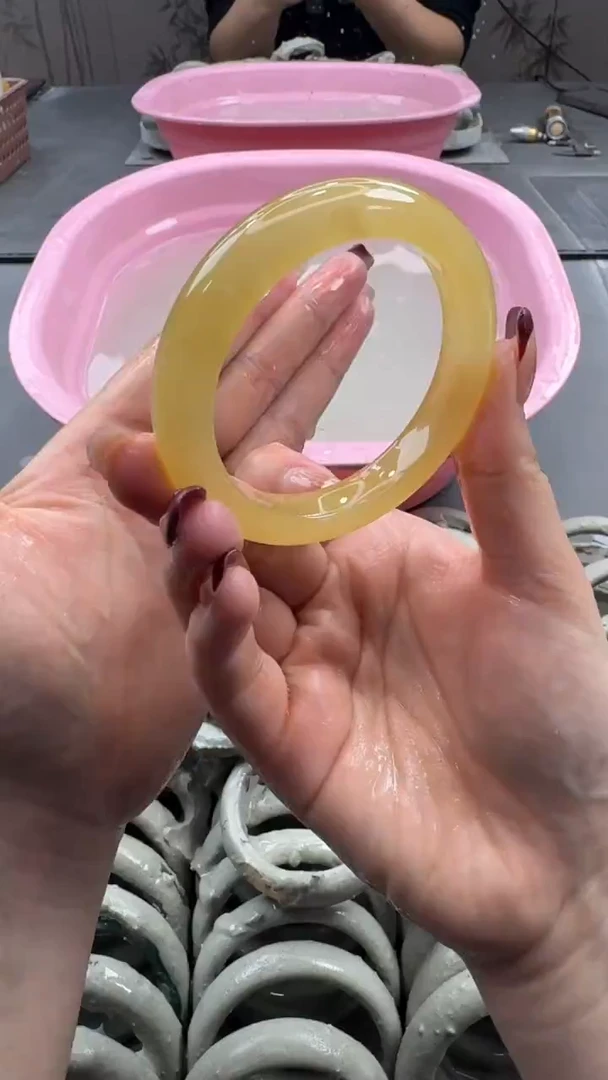 未镶嵌手镯石英质玉1