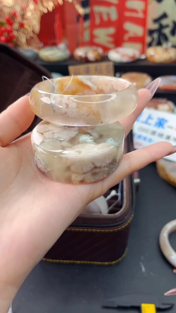 【闪购商品】石英质玉手镯未镶嵌赠送镯心（56圈口）