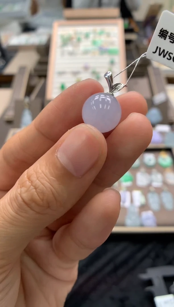 颈饰18K金镶嵌翡翠珠子