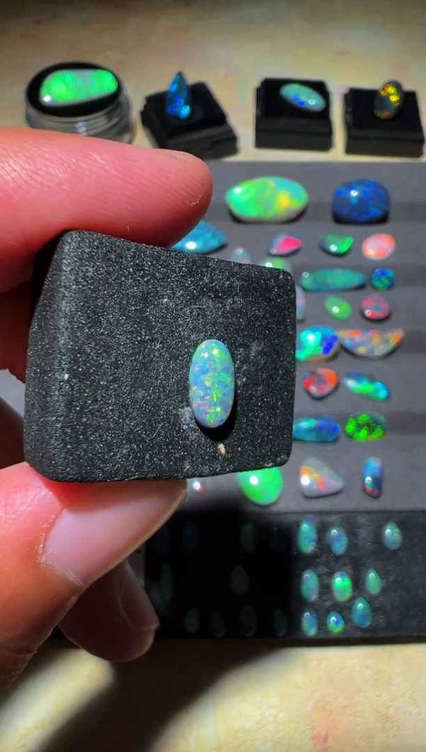 未镶嵌欧泊01<小新精选>澳洲黑澳宝   8*4.3 mm