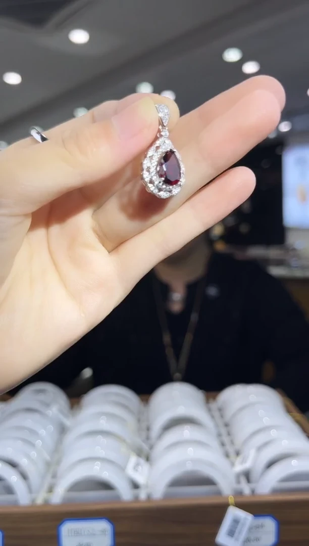 【闪购商品】石榴石吊坠(不含链)银S925镶嵌多样性发其一