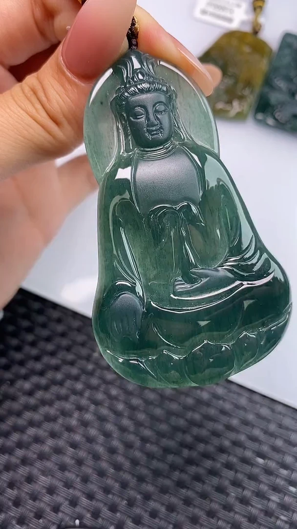 颈饰未镶嵌翡翠