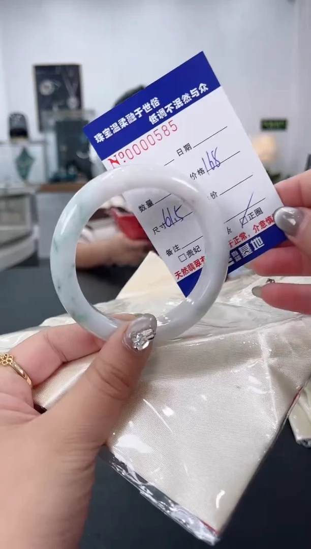 【闪购商品】翡翠手镯未镶嵌天然翡翠A货