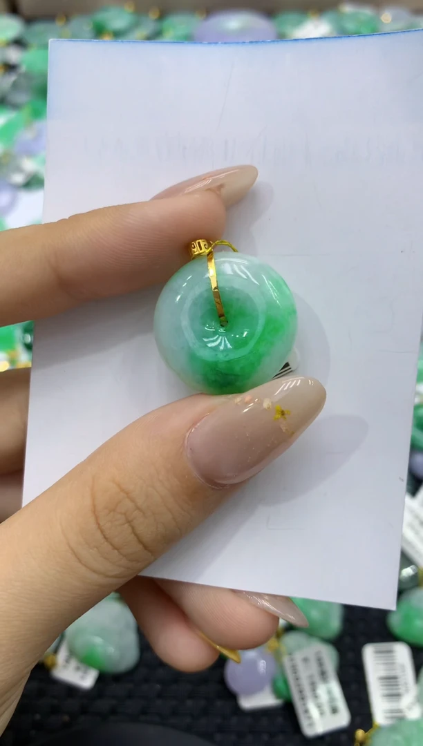 颈饰18K金镶嵌翡翠天然缅甸翡翠A货