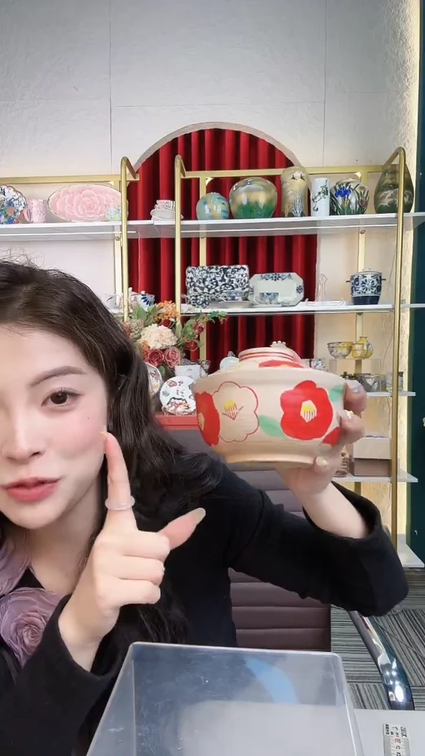 盘濑户烧赤绘红花盖碗一个