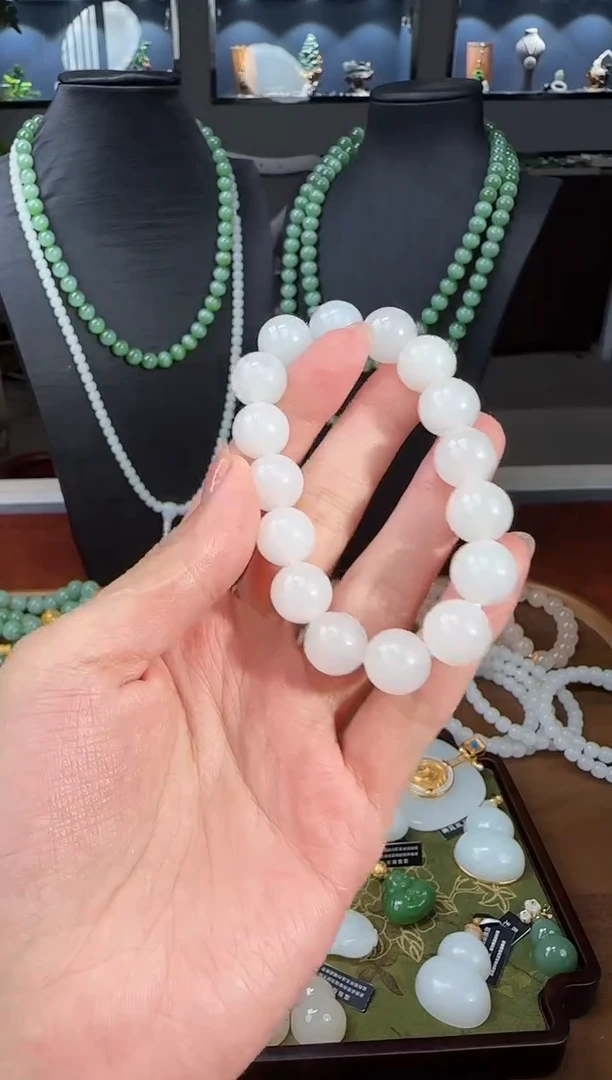 和田玉未镶嵌手链1