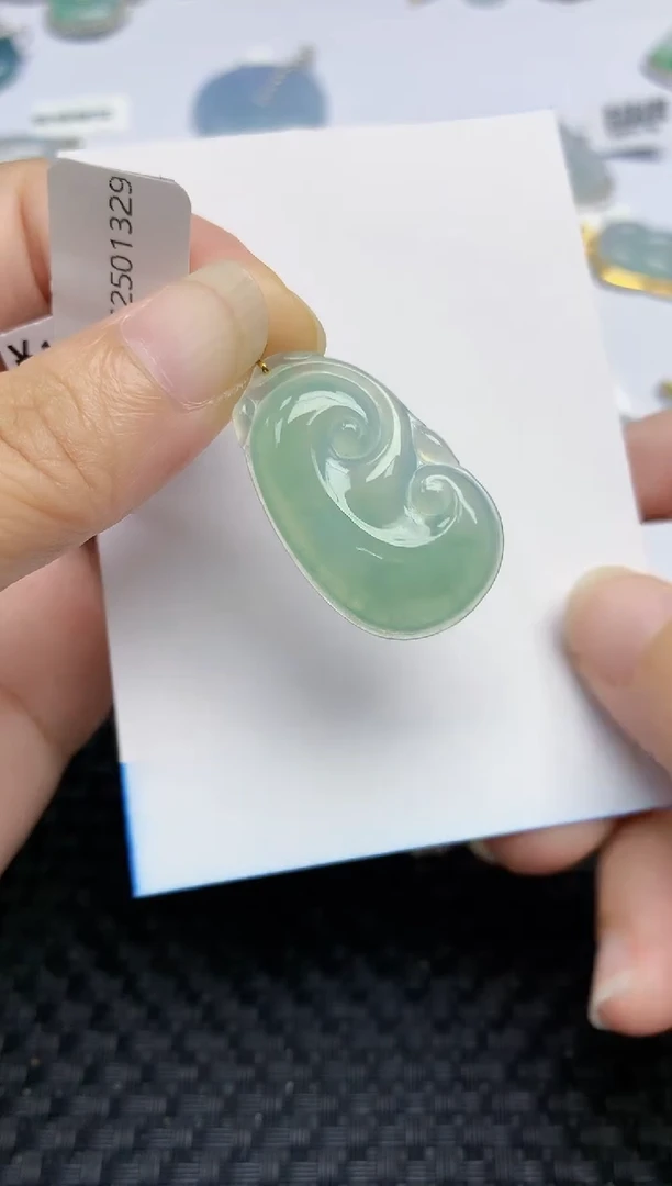 翡翠18K金镶嵌颈饰天然A货翡翠